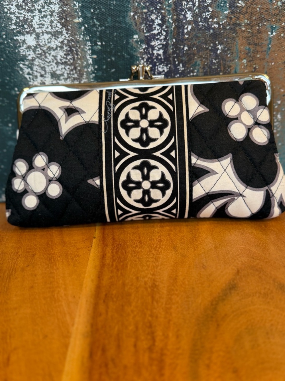 Vera Bradley Classic 2010s Retired Print Kiss Lock Wallet Black/White (NWOT) - Picture 3 of 12